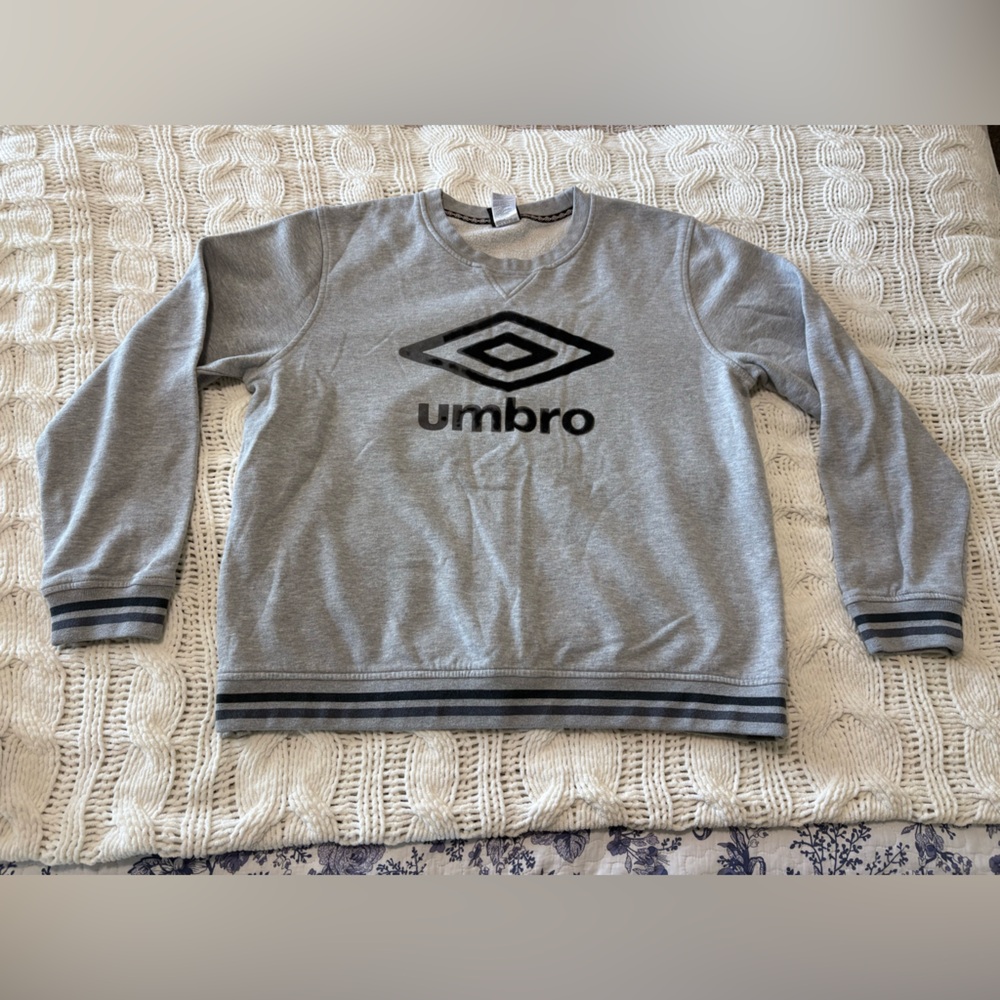 Umbro Pullover Sweatshirt Mens Medium Gray Crew Neck Fleece Athletic Casual